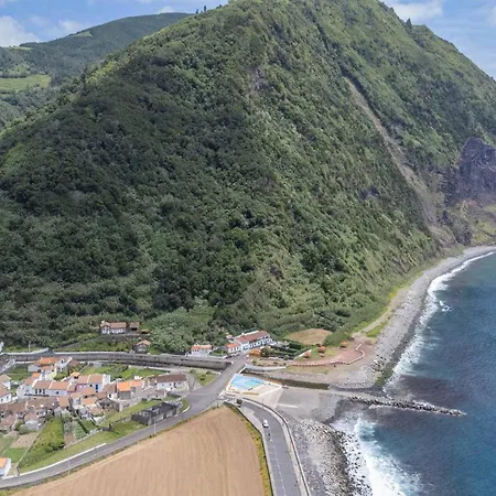 Encanto Semesterbostad Faial da Terra
